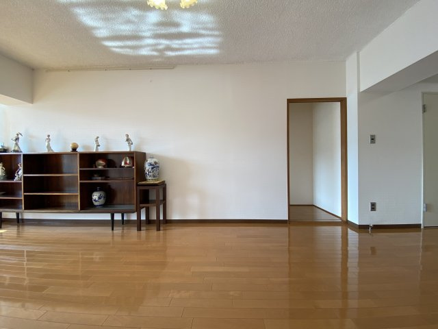 熱海プラザの居間・リビング