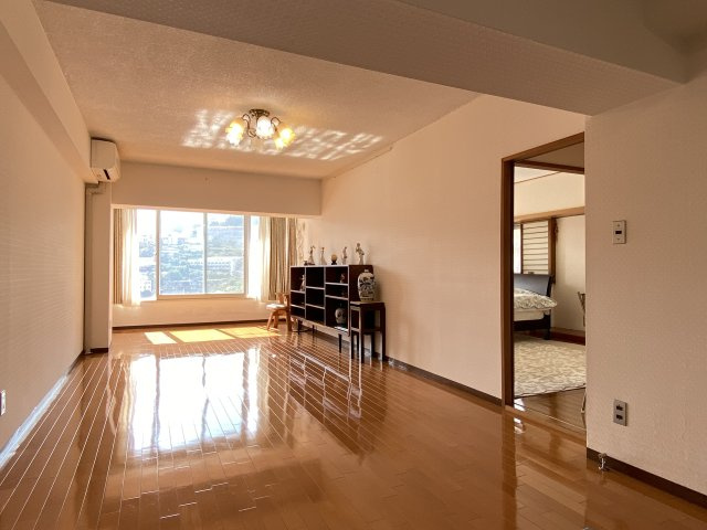 熱海プラザの居間・リビング