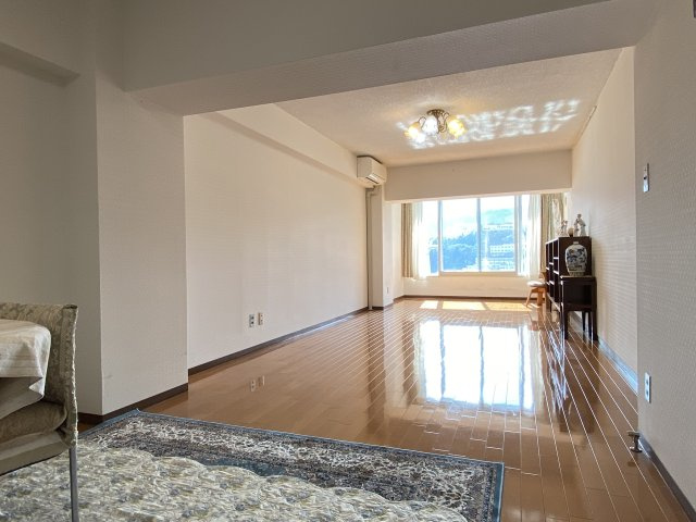 熱海プラザの居間・リビング