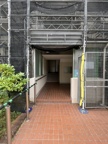 メゾンふじのき台12-10号棟のエントランス