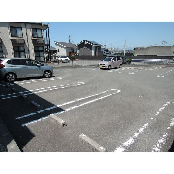 メゾンドリームの駐車場|駐車スペースもあります☆