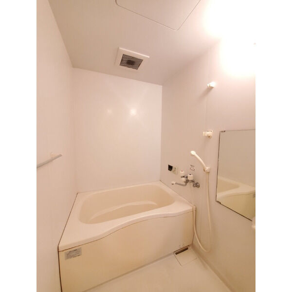 メゾンドリームの浴室|追い焚き付きのお風呂です♪