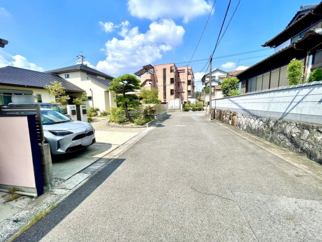 長久手市塚田戸建の前面道路含む現地写真|前面道路幅員約6.0m