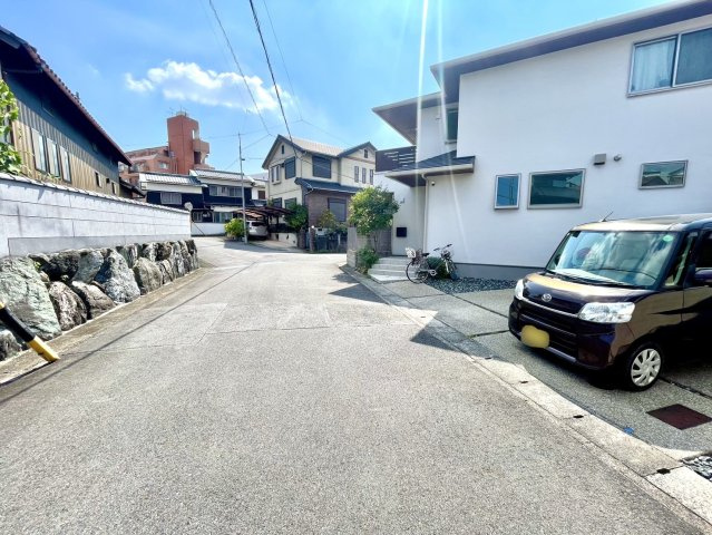 長久手市塚田戸建の前面道路含む現地写真|前面道路幅員約6.0m