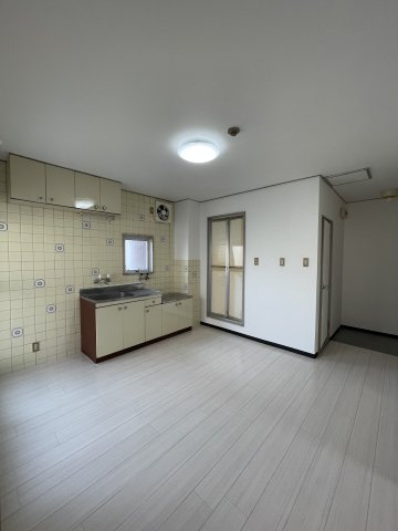 KTI南森町の居間・リビング