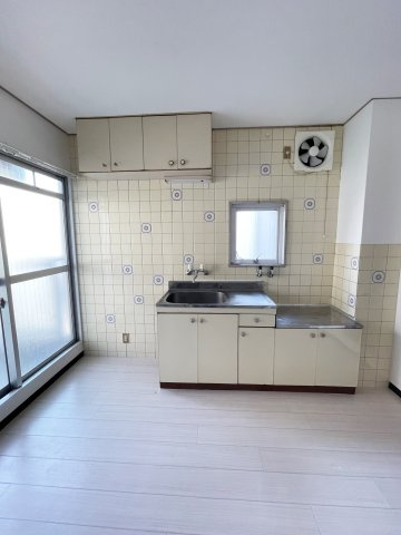 KTI南森町の居間・リビング