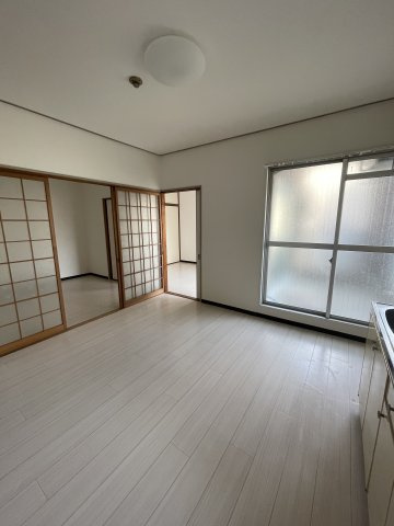 KTI南森町の居間・リビング