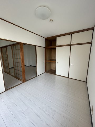 KTI南森町の居間・リビング