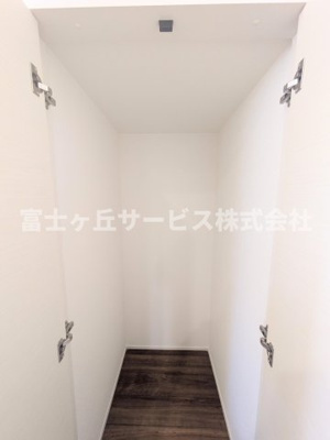 【収納】 | 浜松市中央区泉4丁目 2期 新築一戸建て | キッチン横の収納です
