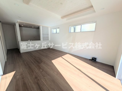 【居間・リビング】 | 浜松市中央区泉4丁目 2期 新築一戸建て | リビングダイニングです