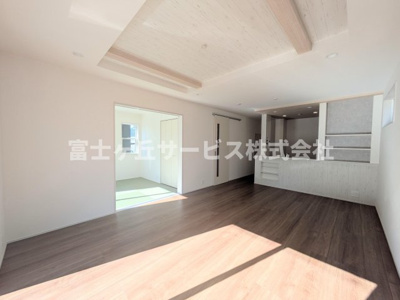 【居間・リビング】 | 浜松市中央区泉4丁目 2期 新築一戸建て | リビングです