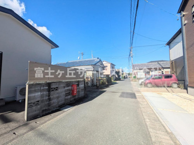 【前面道路含む現地写真】 | 浜松市中央区泉4丁目 2期 新築一戸建て | 前面道路です