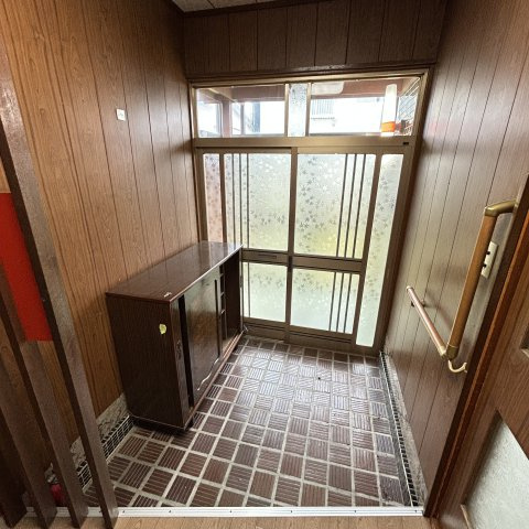 室蘭市港南町１丁目２９－５戸建の玄関