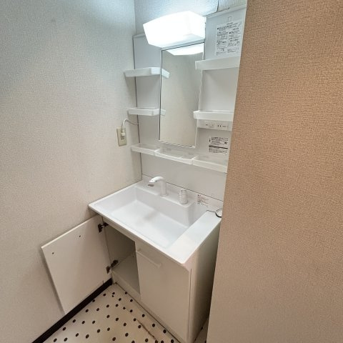 室蘭市港南町１丁目２９－５戸建の洗面所