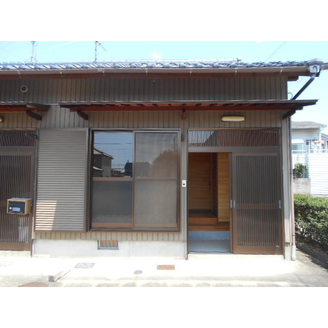 岐阜市加納鉄砲町２丁目の一戸建てのエントランス