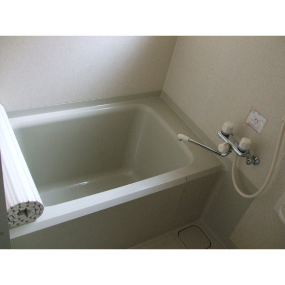 岐阜市加納鉄砲町２丁目の一戸建ての浴室