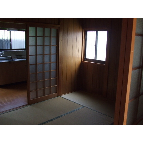 岐阜市加納鉄砲町２丁目の一戸建ての居間・リビング