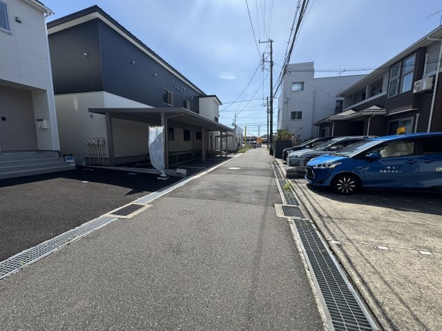 クレイドルガーデン　中央区米山第３　全２棟の前面道路含む現地写真