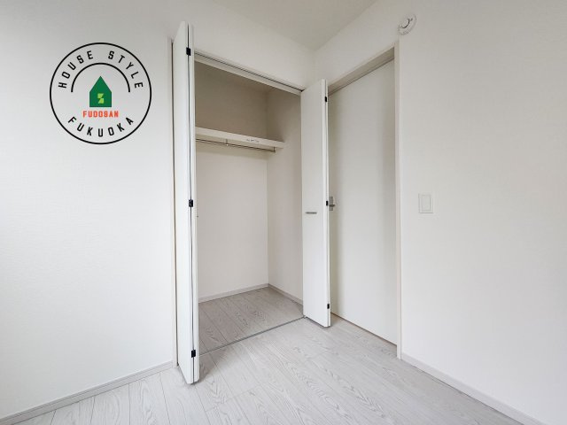 古賀市花見南2丁目第5-2棟(2号棟）の子供部屋|柔らかい陽光が差し込む明るいお部屋を演出する設計。彩光の取れる窓が気持ちの良いお部屋を創り上げます。