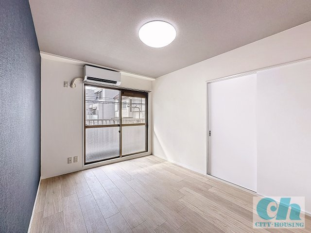 コーポラス篠原 203号室の居間・リビング