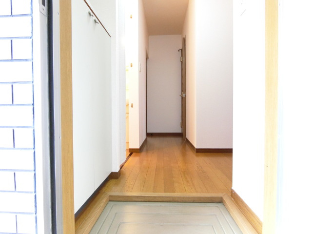 グランシャリオB棟の玄関|同物件別部屋イメージ写真