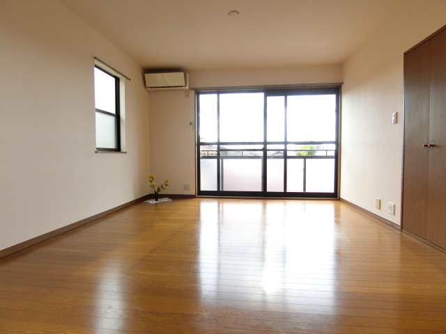 グランシャリオB棟の居間・リビング|同物件別部屋イメージ写真