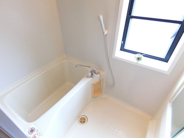 グランシャリオB棟の浴室|同物件別部屋イメージ写真