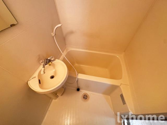 中村10番館の浴室|日々の疲れを癒すお風呂付です