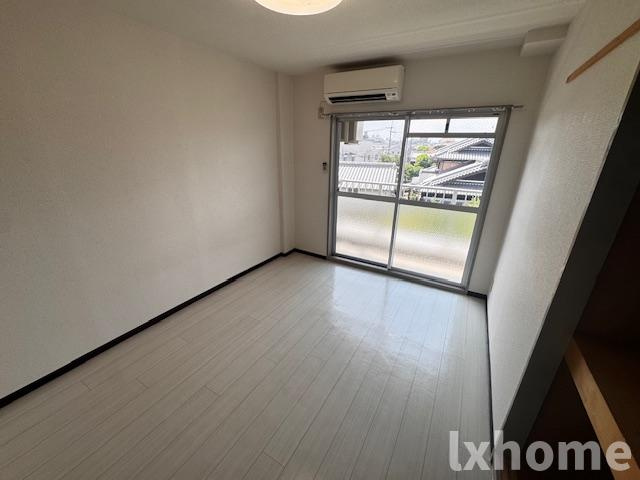 中村10番館の寝室|落ち着いた色調の寝室です