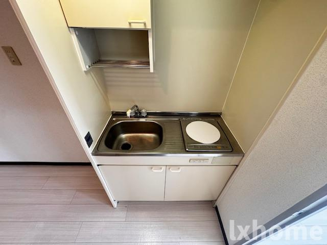 中村10番館のキッチン|コンパクトなキッチンで掃除もラクラク