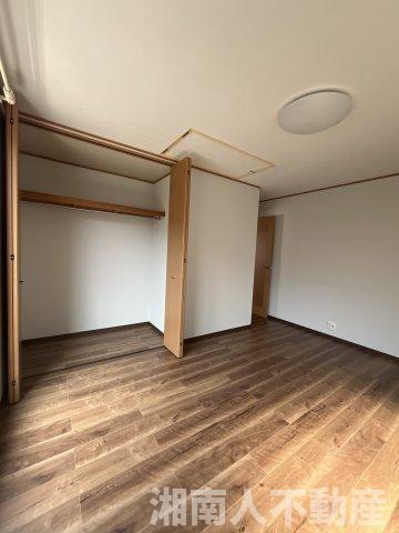 平塚市大神４丁目　戸建の洋室|落ち着いた色調の洋室です