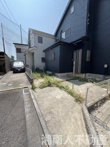 平塚市大神４丁目　戸建の駐車場|駐車場に車を止められます