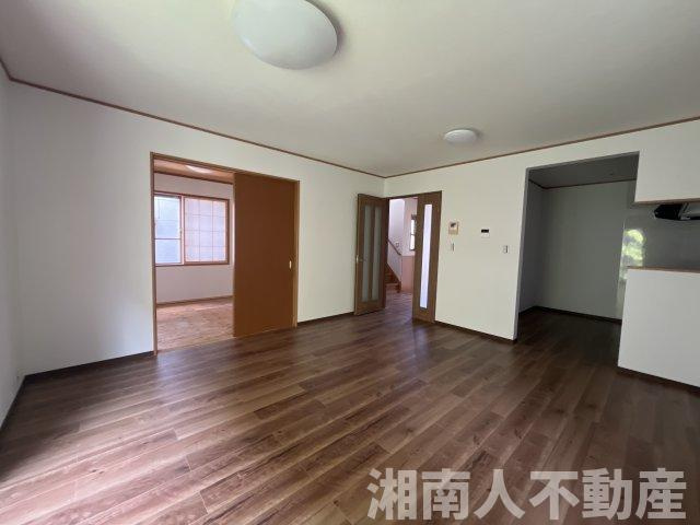 平塚市大神４丁目　戸建の居間・リビング|ゆったり過ごせる居間です