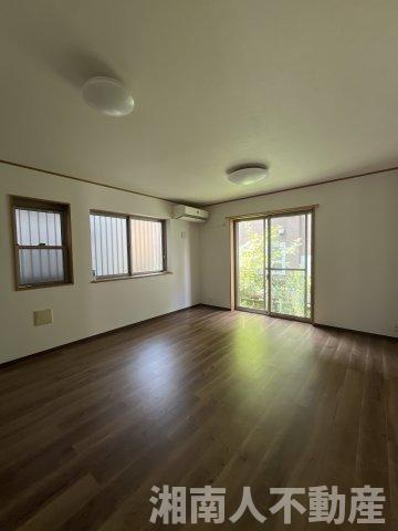 平塚市大神４丁目　戸建の居間・リビング|おしゃれなリビングです