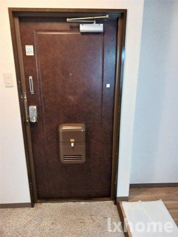 上穂ハイツの玄関|収納もある玄関です