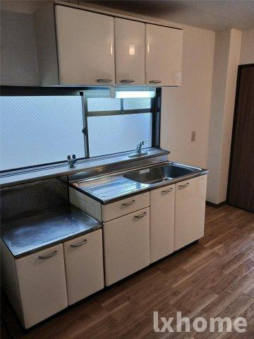 上穂ハイツのキッチン|コンパクトなキッチンで掃除もラクラク