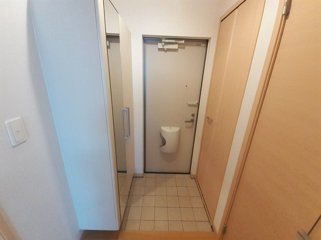 Sunlit朱雀（サンリット朱雀）の玄関