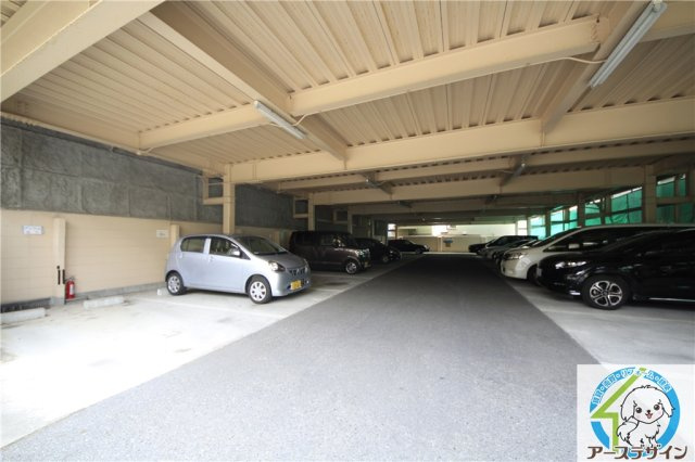 エルコーポⅡ番館の駐車場