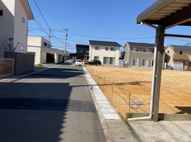 鯖江市水落町３丁目　売地の前面道路含む現地写真