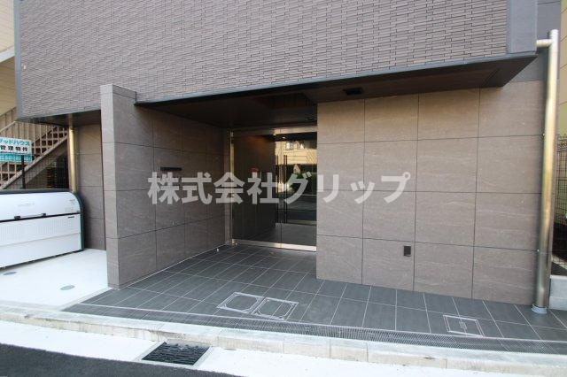 RELUXIA横濱反町のエントランス