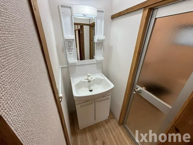 藤岡貸家の洗面所|脱衣スペースもあります