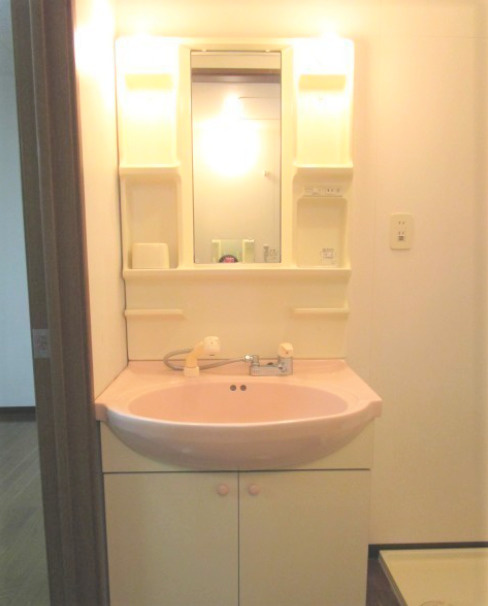 レジデンス幸の洗面所|脱衣スペースもあります