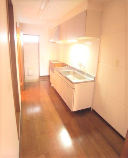 レジデンス幸のキッチン|コンパクトなキッチンで掃除もラクラク