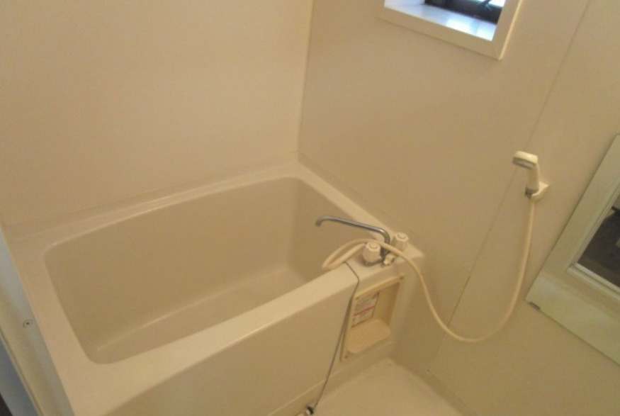 レジデンス幸の浴室|落ち着いた空間のお風呂です