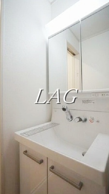 【洗面所】 | グランドール足立 | 洗面台です。