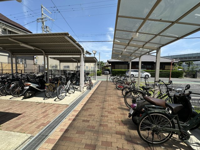 平成10年ＲＣ造・検済有・ファミリー45戸１棟マンションの駐輪場