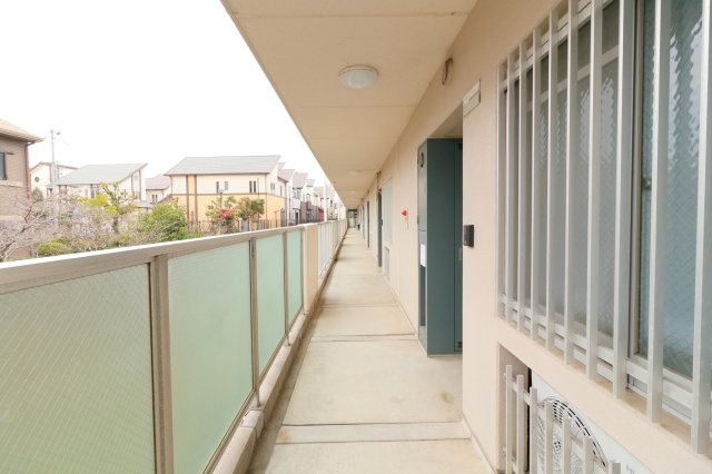 平成10年ＲＣ造・検済有・ファミリー45戸１棟マンションの駐車場