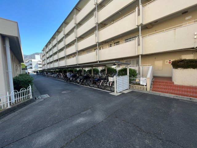 椥辻駅徒歩７分◆７階建てマンション最上階◆リノベーション済み南向き２ＬＤＫ住戸◆山科椥辻団地A棟のその他共用部分|自転車置き場