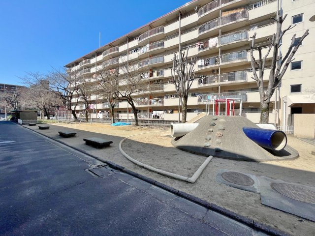 椥辻駅徒歩７分◆７階建てマンション最上階◆リノベーション済み南向き２ＬＤＫ住戸◆山科椥辻団地A棟のその他共用部分|敷地内公園