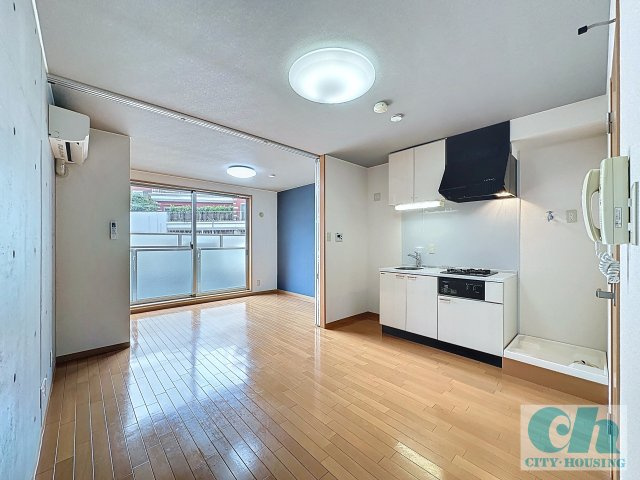 R’ s court 202号室